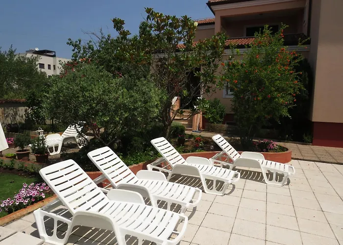 Апартаменты Family-friendly With Swimming Pool - Diklo, - 5774 Задар