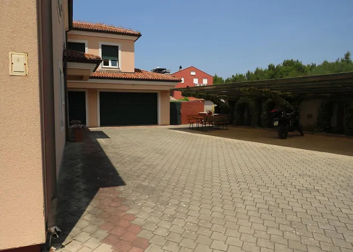 Family-friendly With Swimming Pool - Diklo, - 5774 Zadar